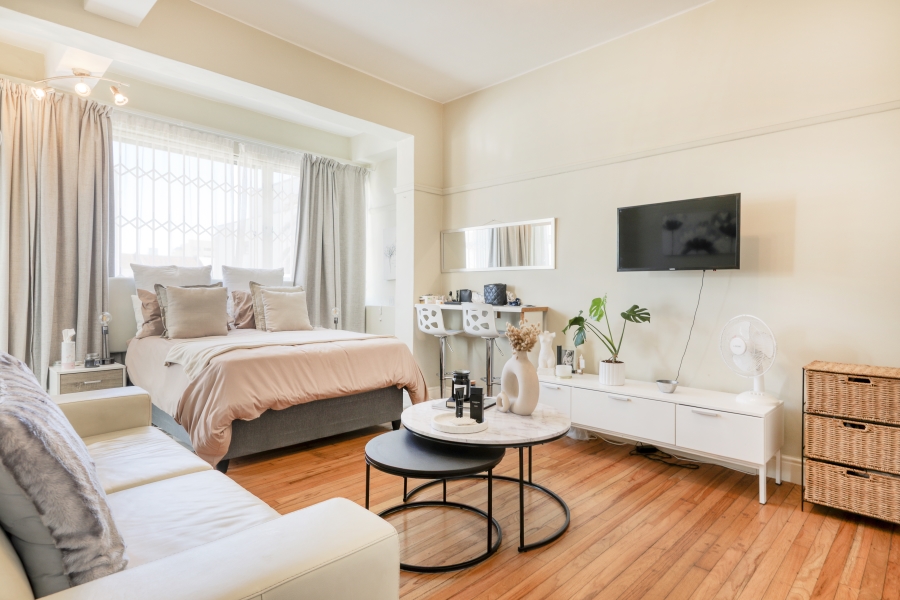 1 Bedroom Property for Sale in Sea Point Western Cape